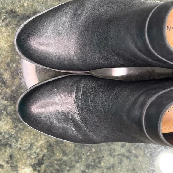 Lucky Brand Black Ankle Booties Sleek Design - Picture 1 of 7